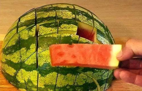 吃瓜怎么不沾手,手不沾痕的秘诀大公开