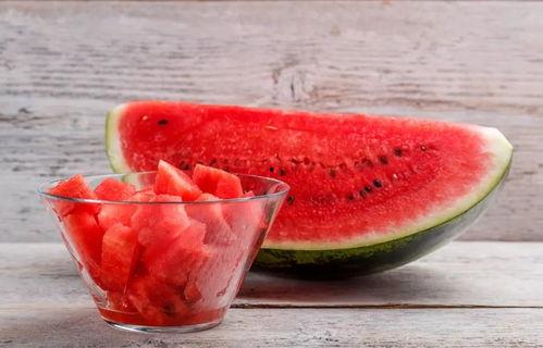 吃瓜群众礼物玫瑰,见证甜蜜时刻